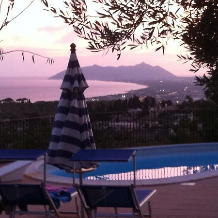 Villa "Ai Galli" Terracina Luaran gambar