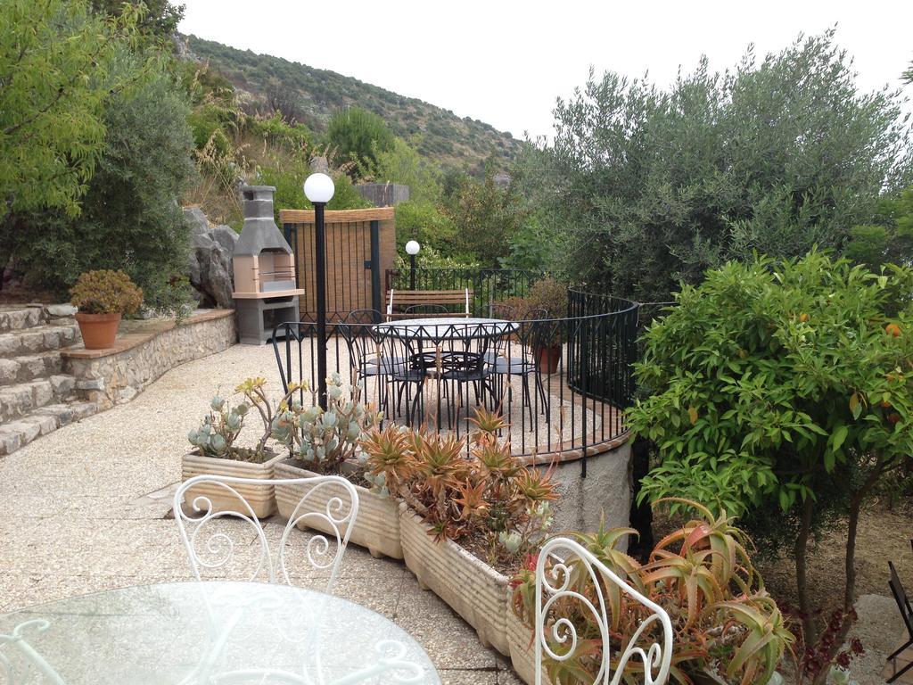 Villa "Ai Galli" Terracina Luaran gambar