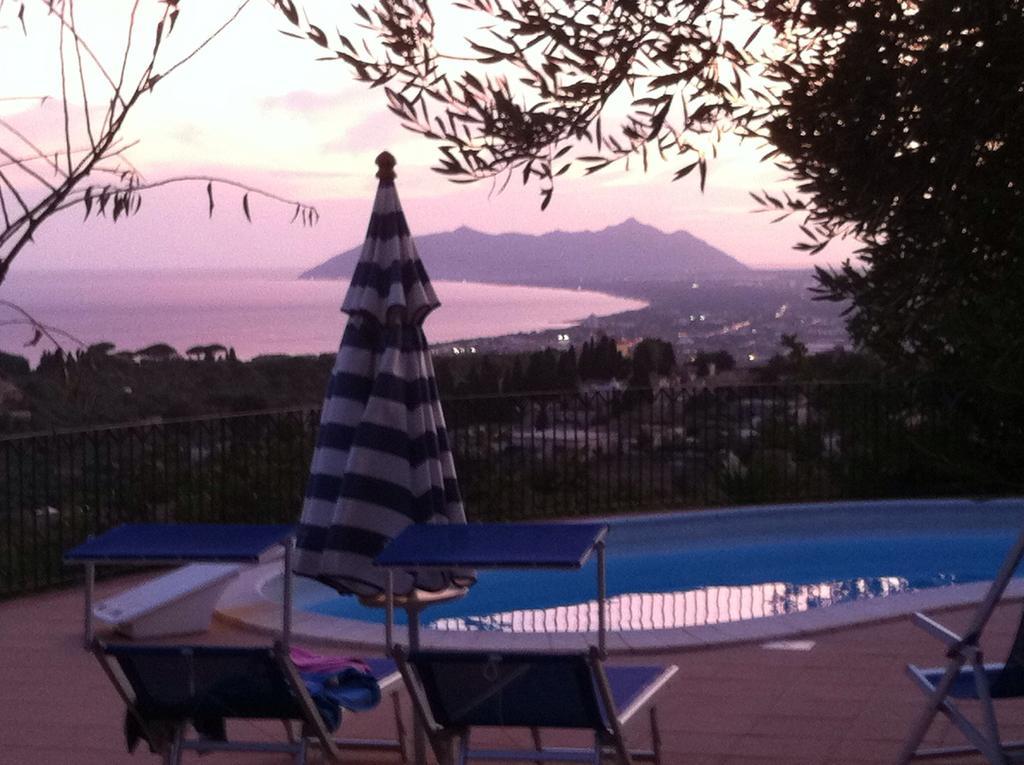 Villa "Ai Galli" Terracina Luaran gambar